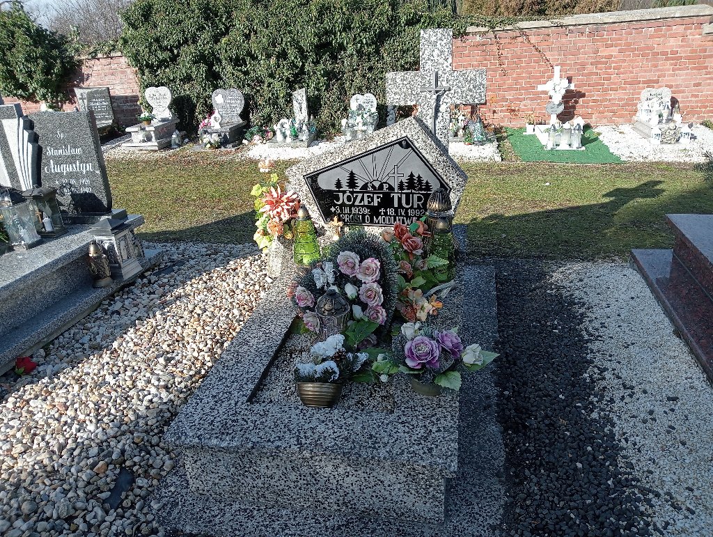 Grób Józef Tur