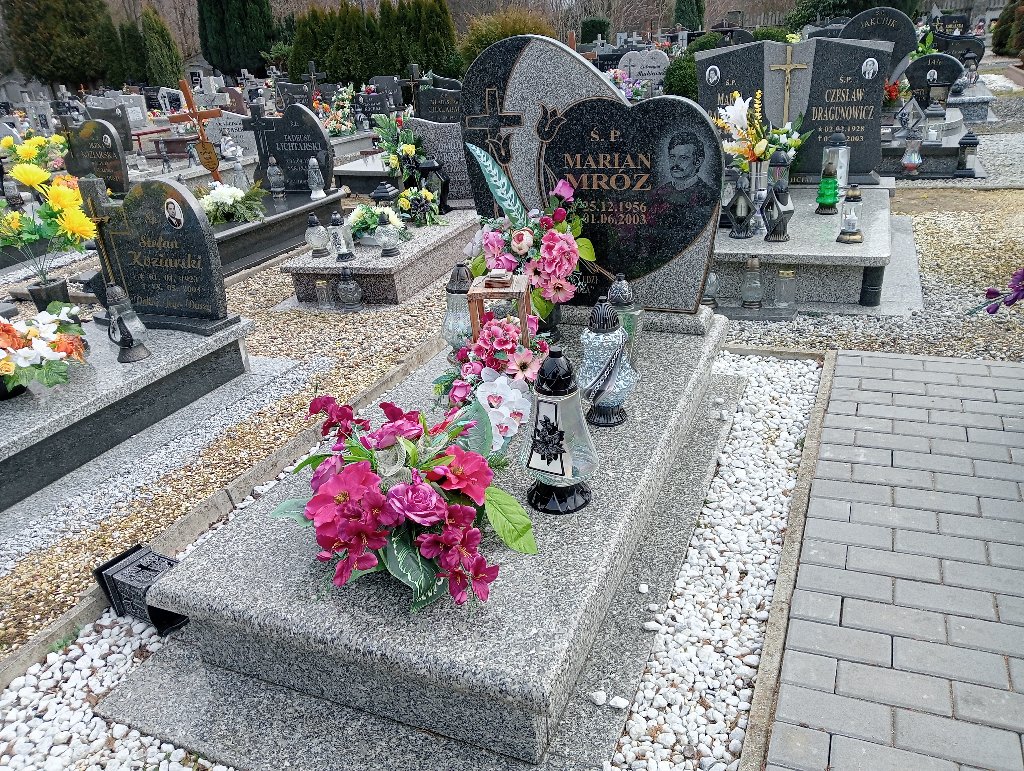 Grób Marian Mróz